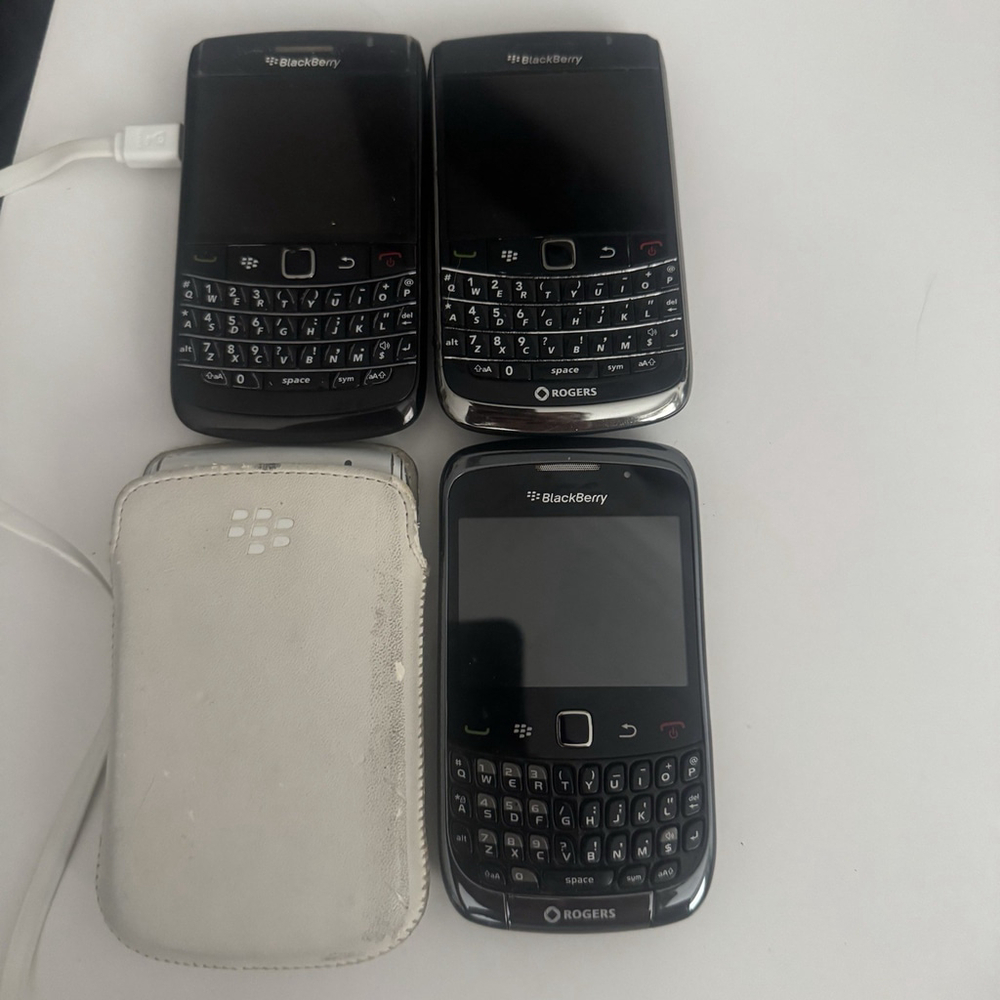 Lot Of 4 Blackberries. X2 Bold 9780, Bold 9700, Curve 9300. All Working, *READ*